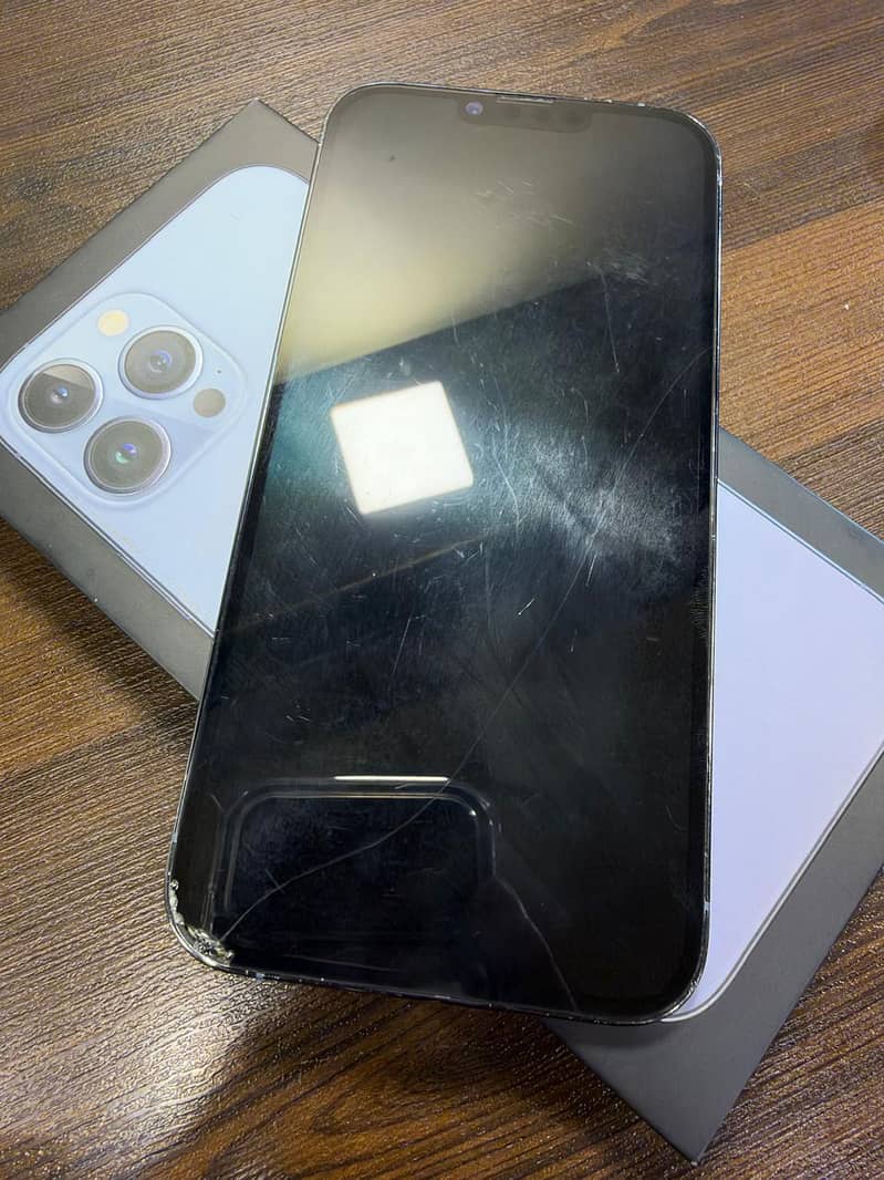 Apple iPhone 13 Pro Max 4