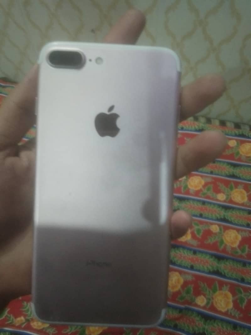 Apple iPhone 7 Plus 1