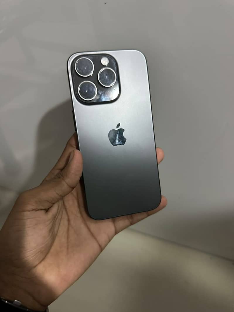 Apple iPhone 15 Pro 0