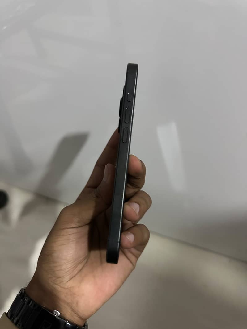 Apple iPhone 15 Pro 3