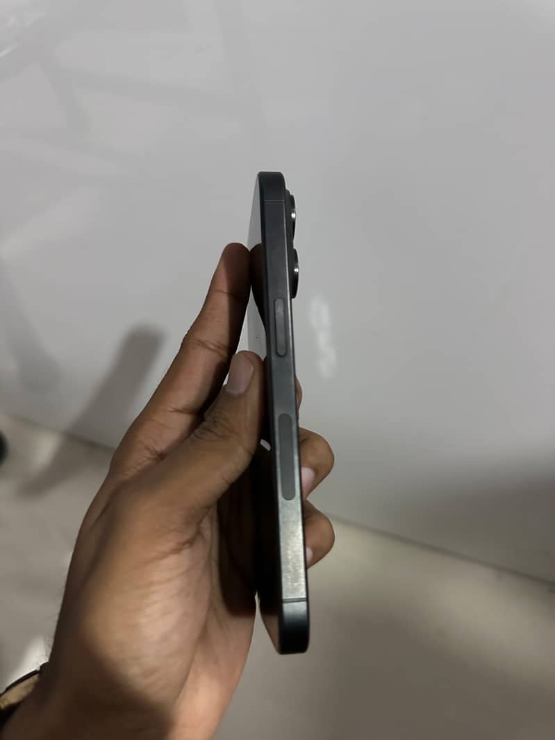 Apple iPhone 15 Pro 4