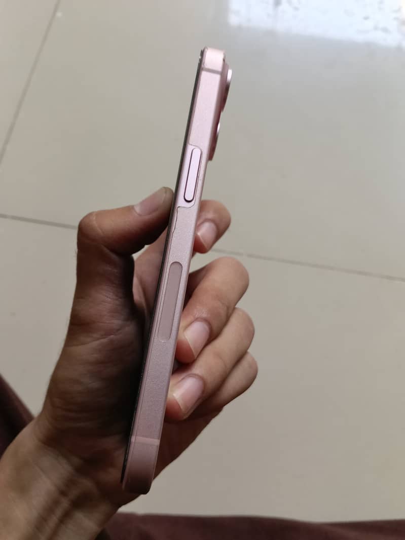 Apple iPhone 15 4