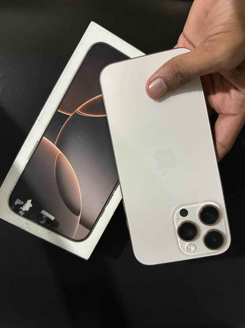 Apple iPhone 16 Pro Max 0