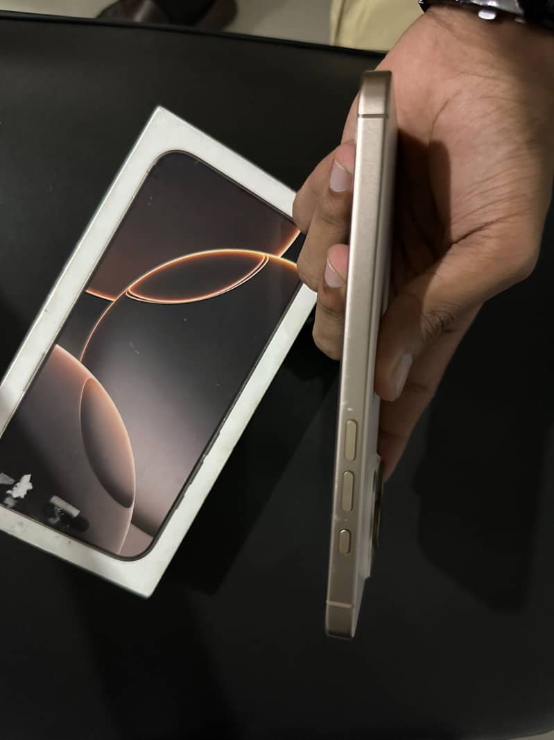 Apple iPhone 16 Pro Max 3