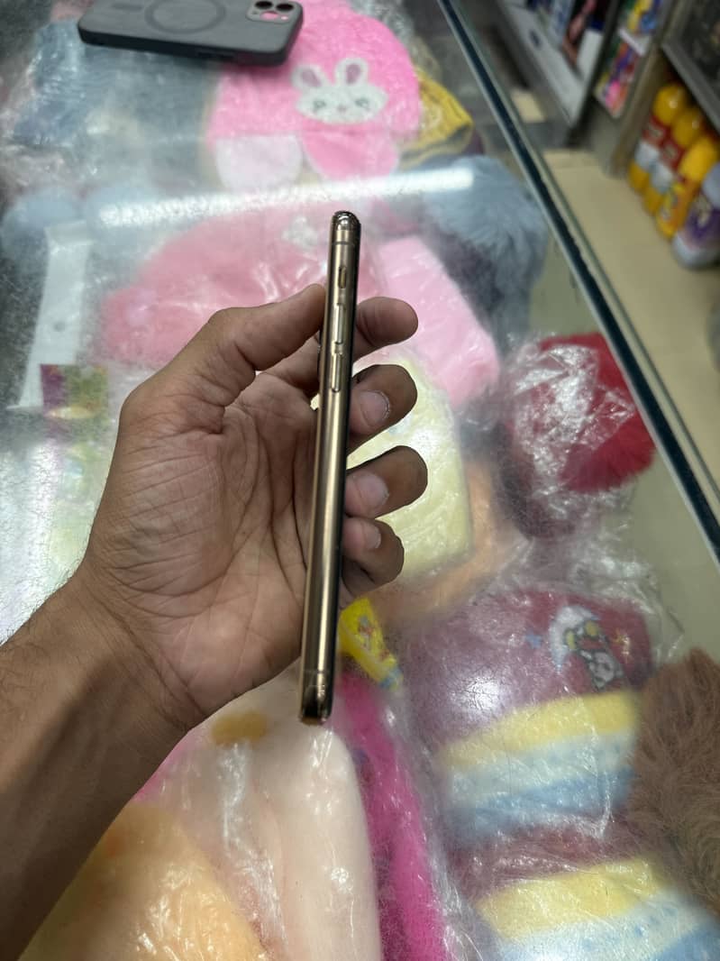 Apple iPhone 11 Pro 2
