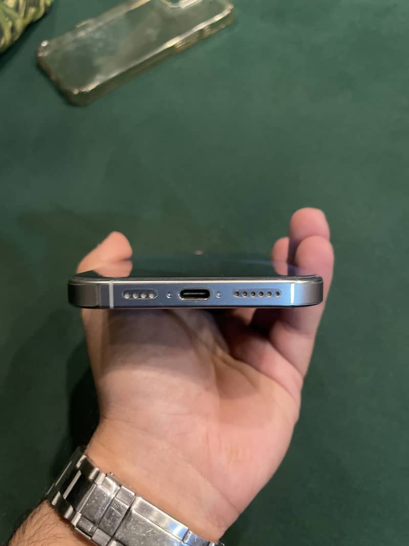 Apple iPhone 16 Pro Max 3