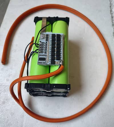 New 12V 32140 Lithium iron phosphate ceLLs 15Ah Battery with 100A Bms