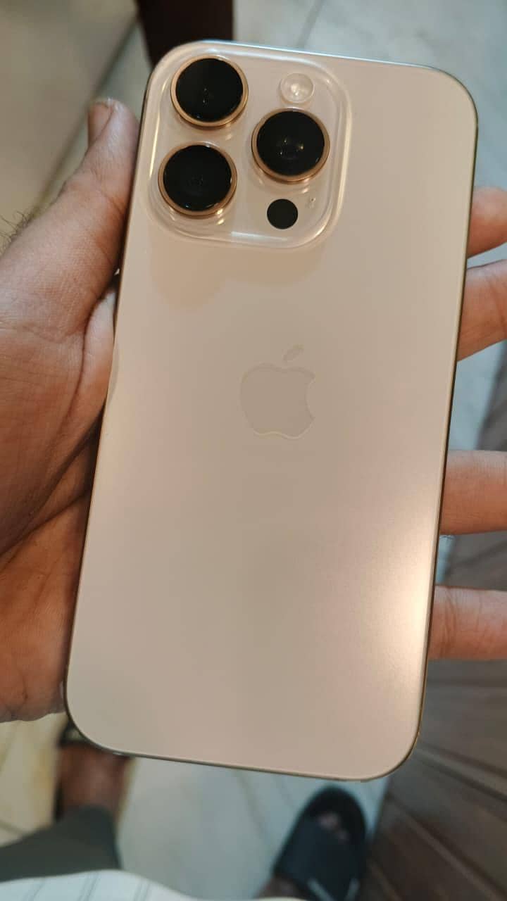 Apple iPhone 16 Pro 0