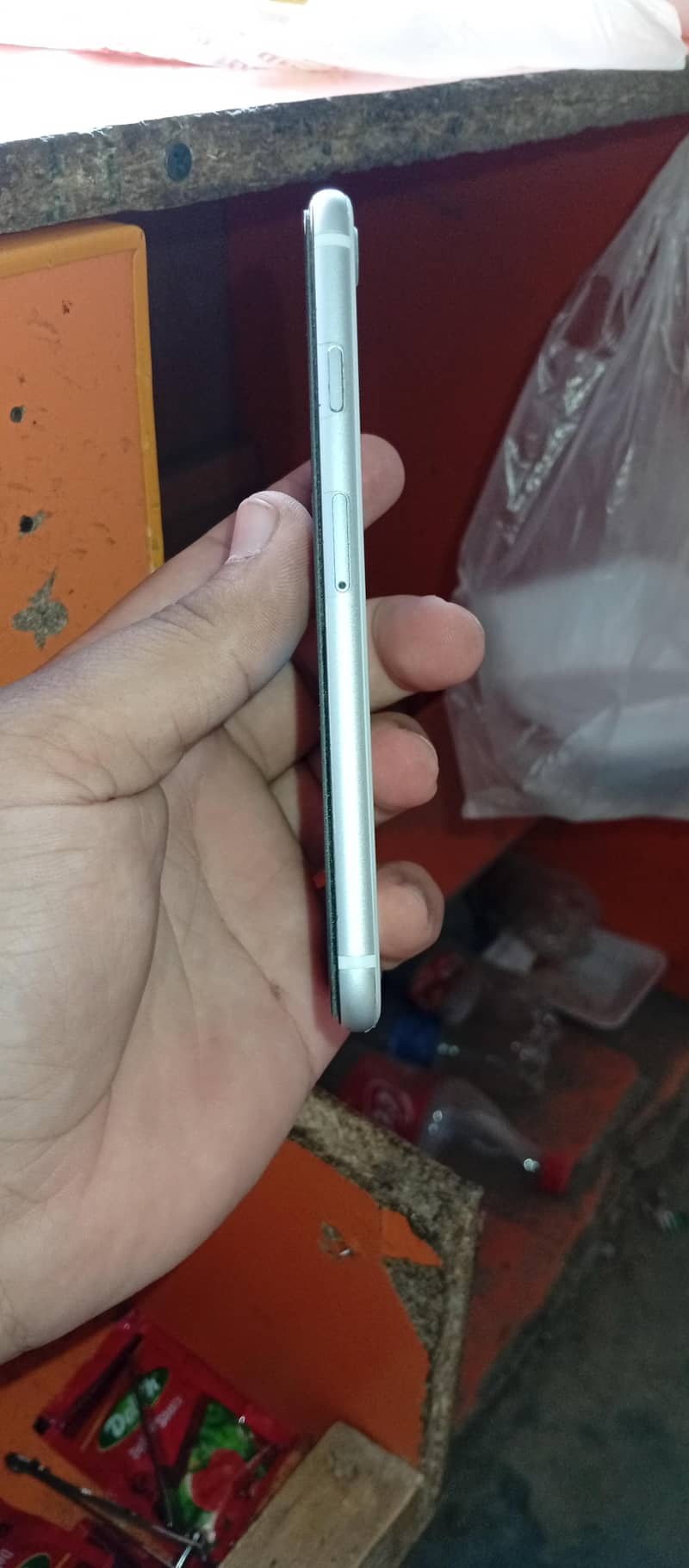 Apple iPhone SE 2020 8