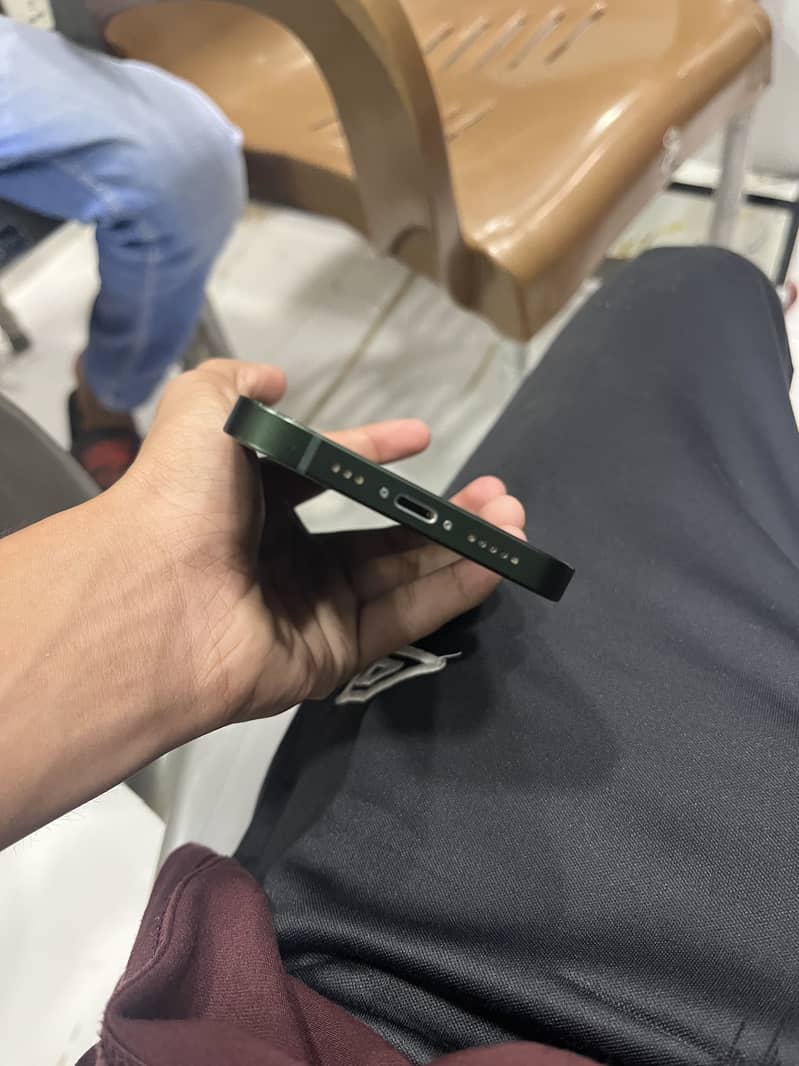 Apple iPhone 13 3