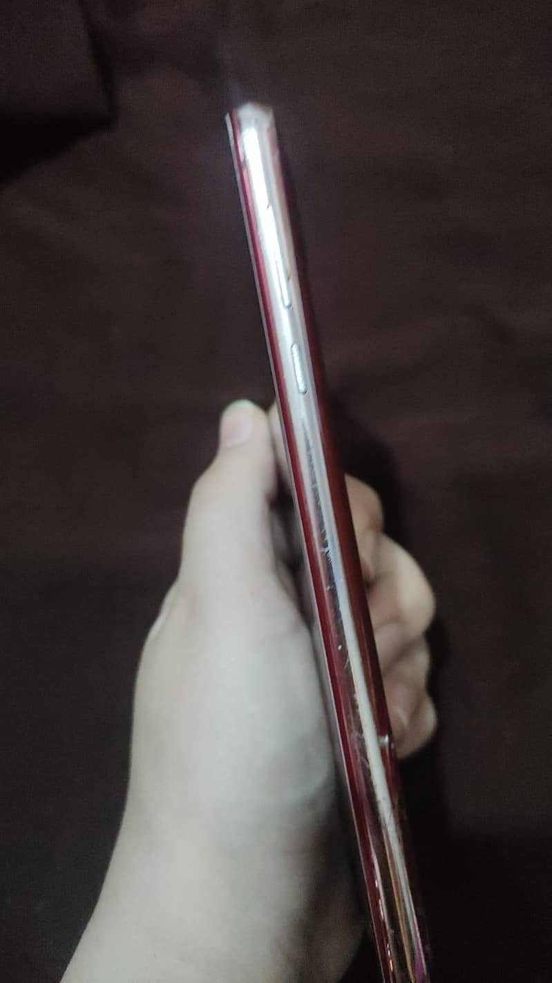 Sharp Aquos R2 4