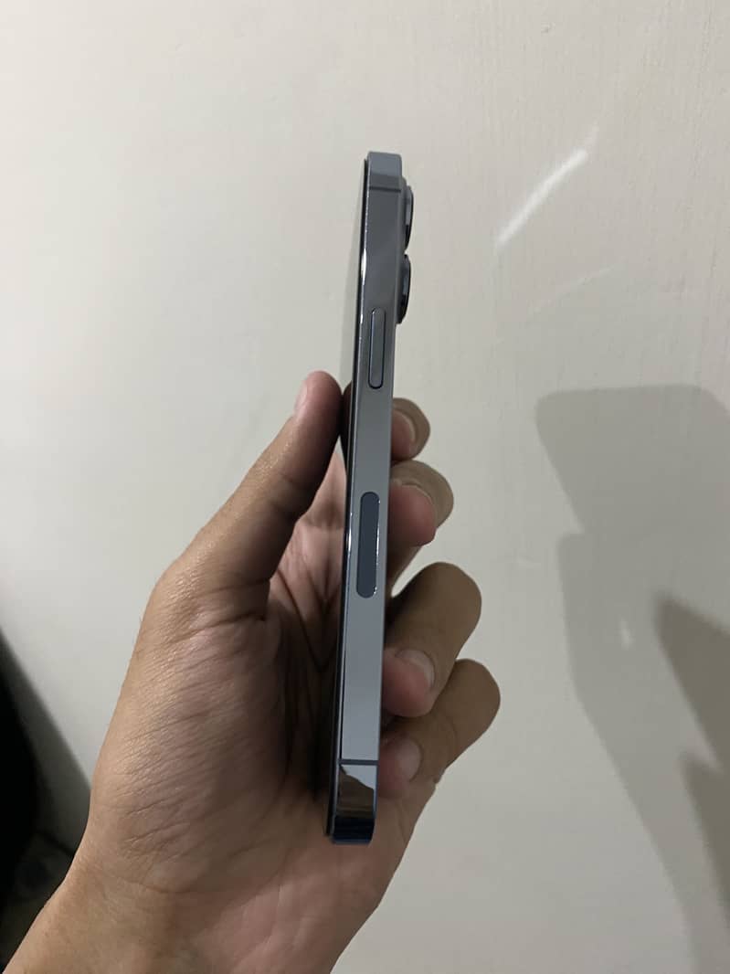 Apple iPhone 13 Pro 2