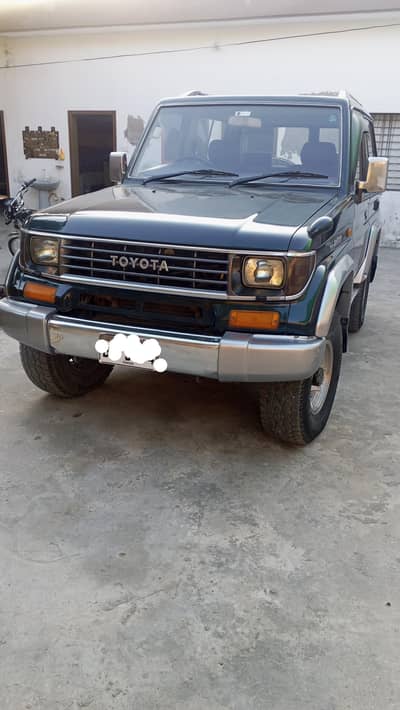 Toyota Land Cruiser Prado 3 door jeep