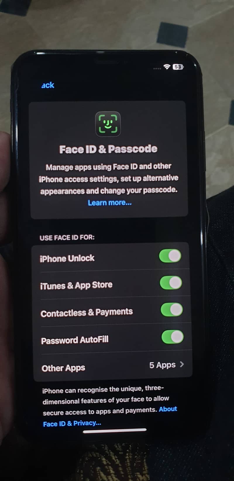 Apple iPhone XS Max 10