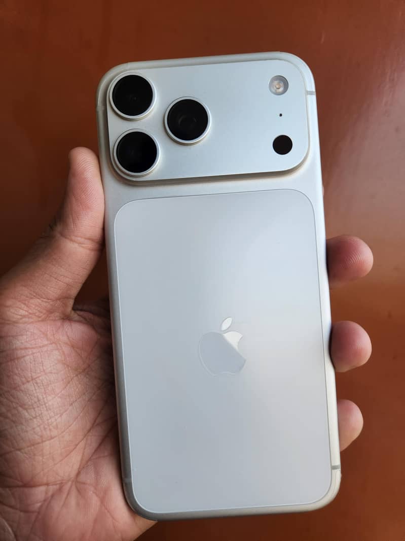 Apple iPhone 17 Pro Max 0