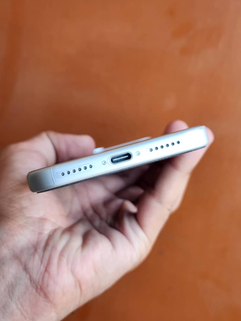 Apple iPhone 17 Pro Max 4