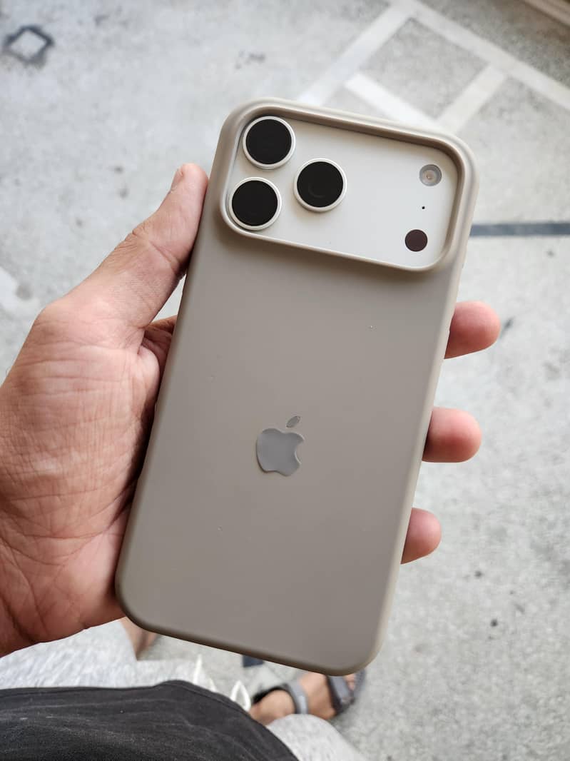 Apple iPhone 17 Pro Max 6