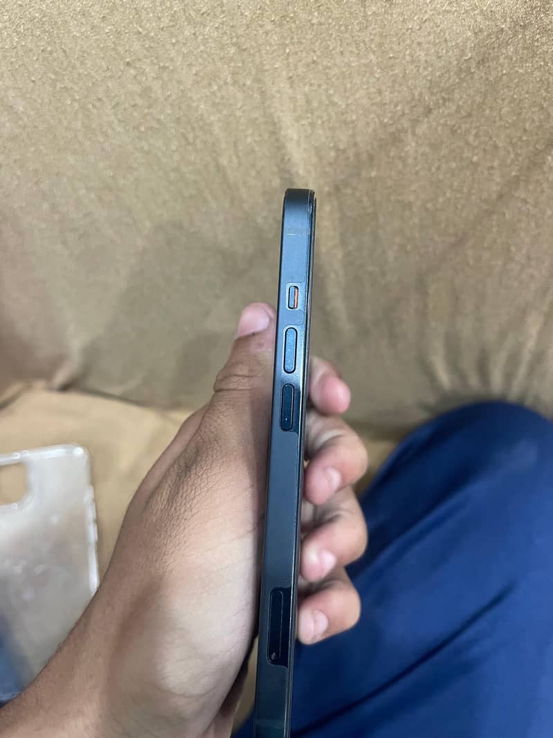 Apple iPhone 13 13