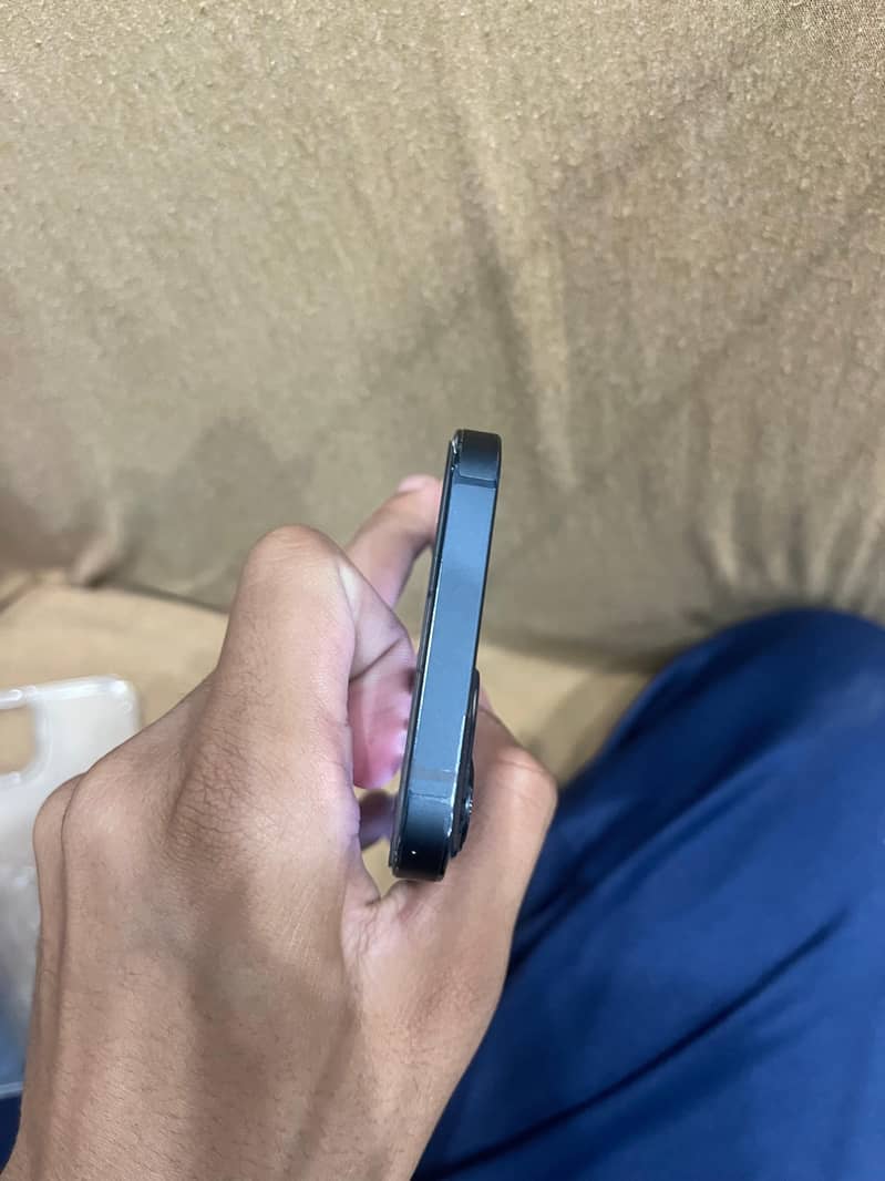 Apple iPhone 13 15