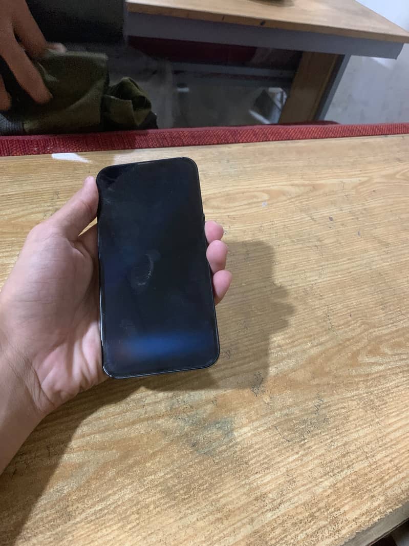 Apple iPhone 16e 2