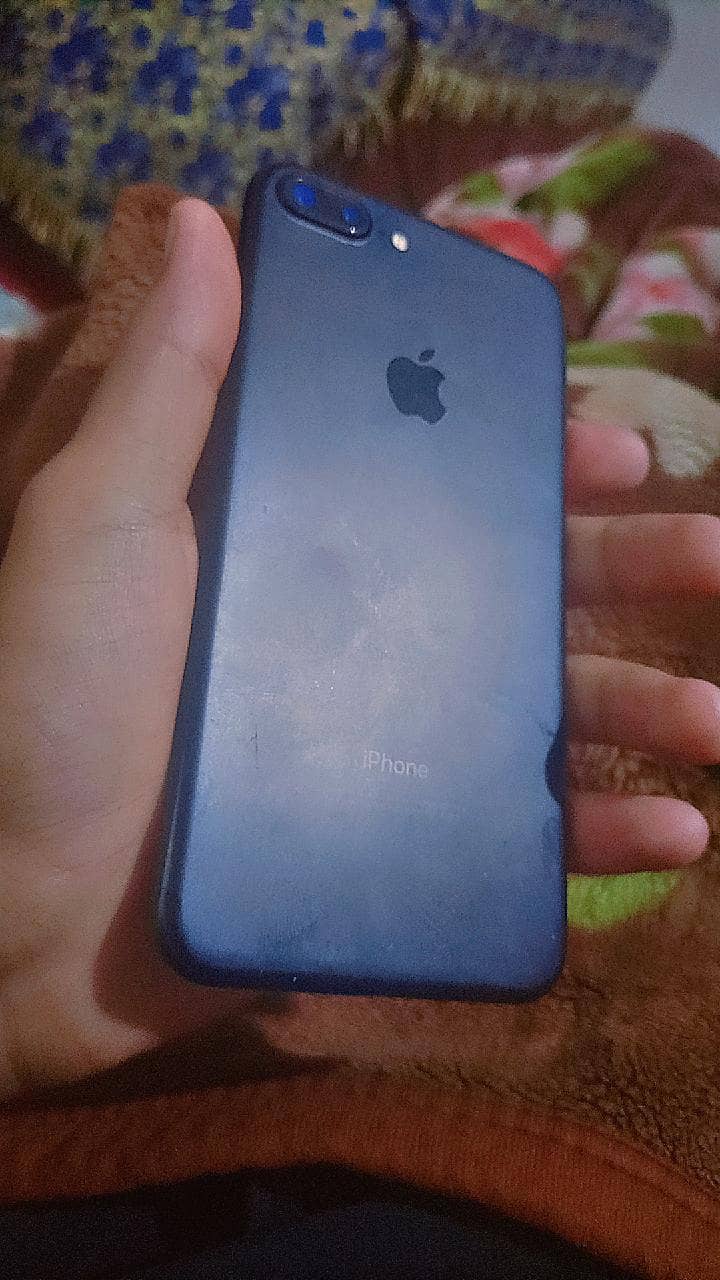 Apple iPhone 7 Plus 1
