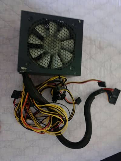 Aigo Warrior AK600 80+bronze featuring an RGB lighting fan