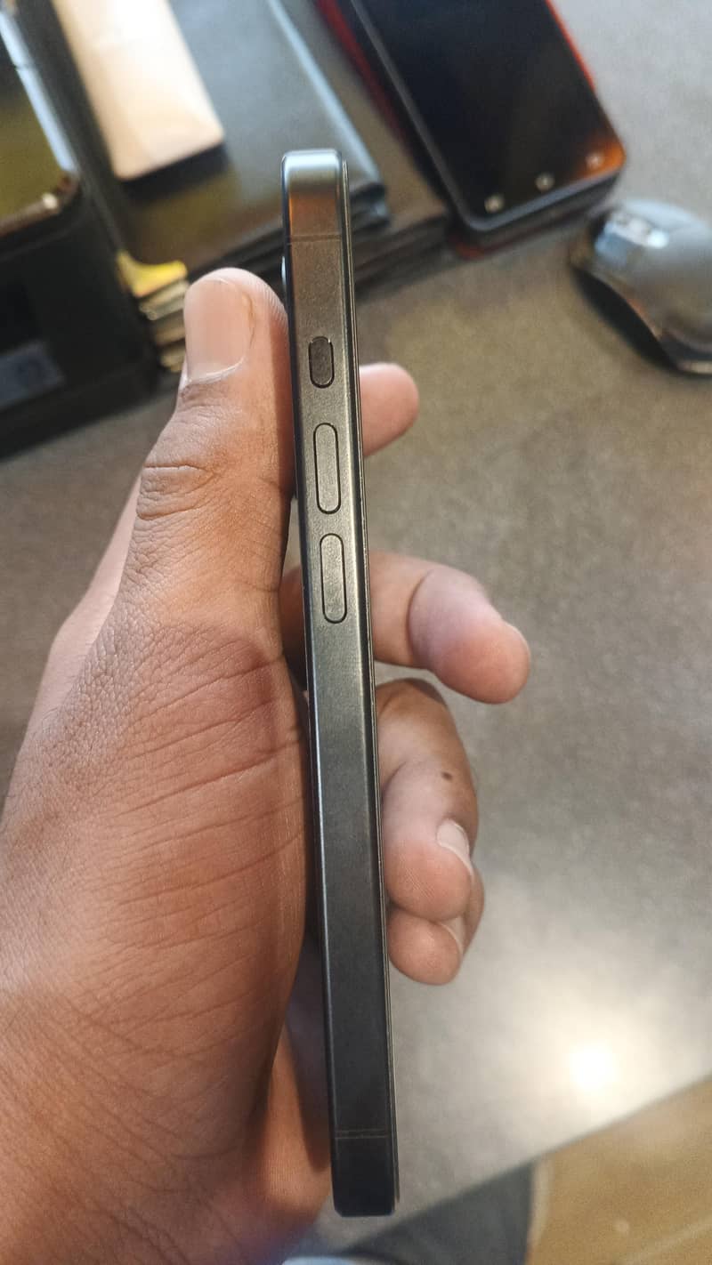 Apple iPhone 15 Pro 2