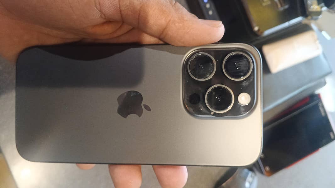 Apple iPhone 15 Pro 3