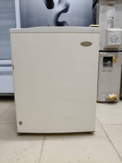 Haier mini Room Size Refrigerator Genuine condition (0321/0807777)