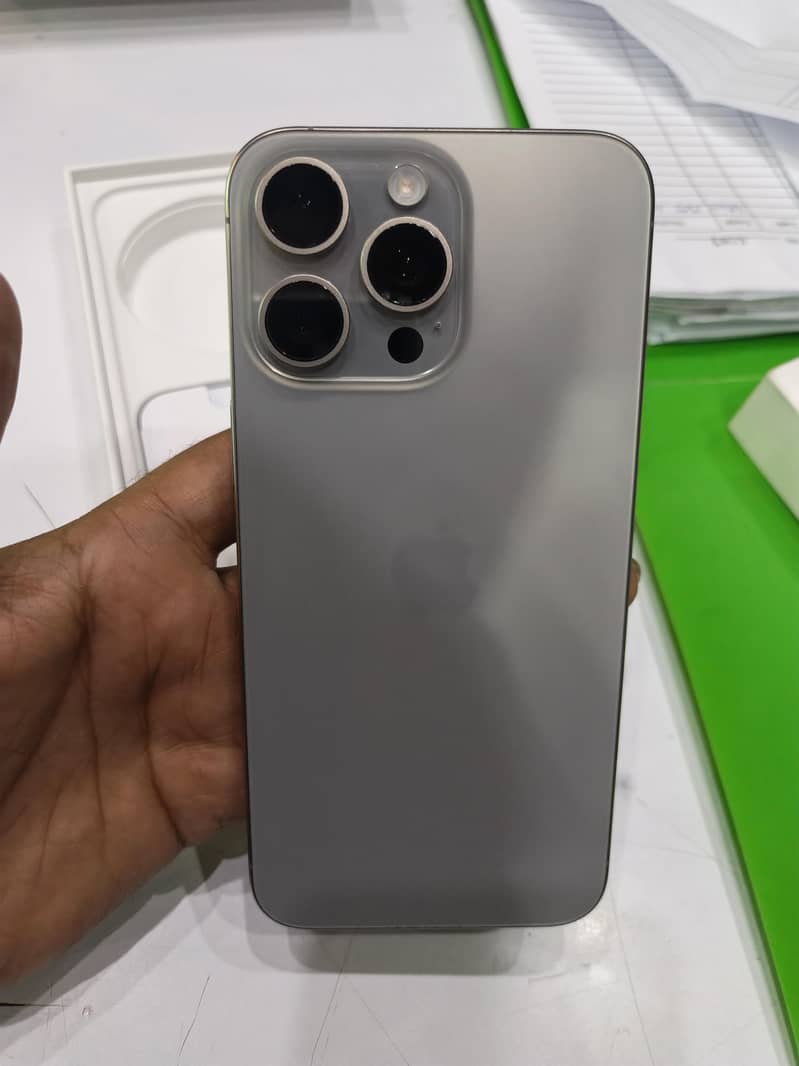 Apple iPhone 15 Pro max 1