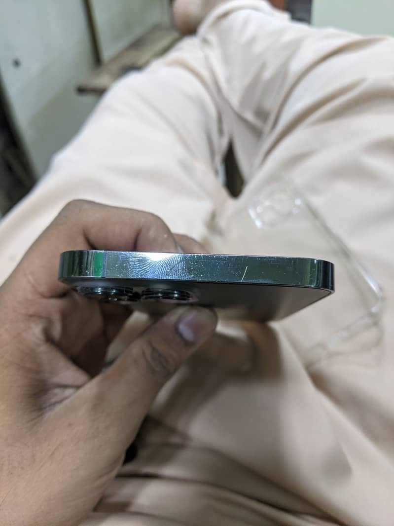 Apple iPhone 13 Pro Max 2