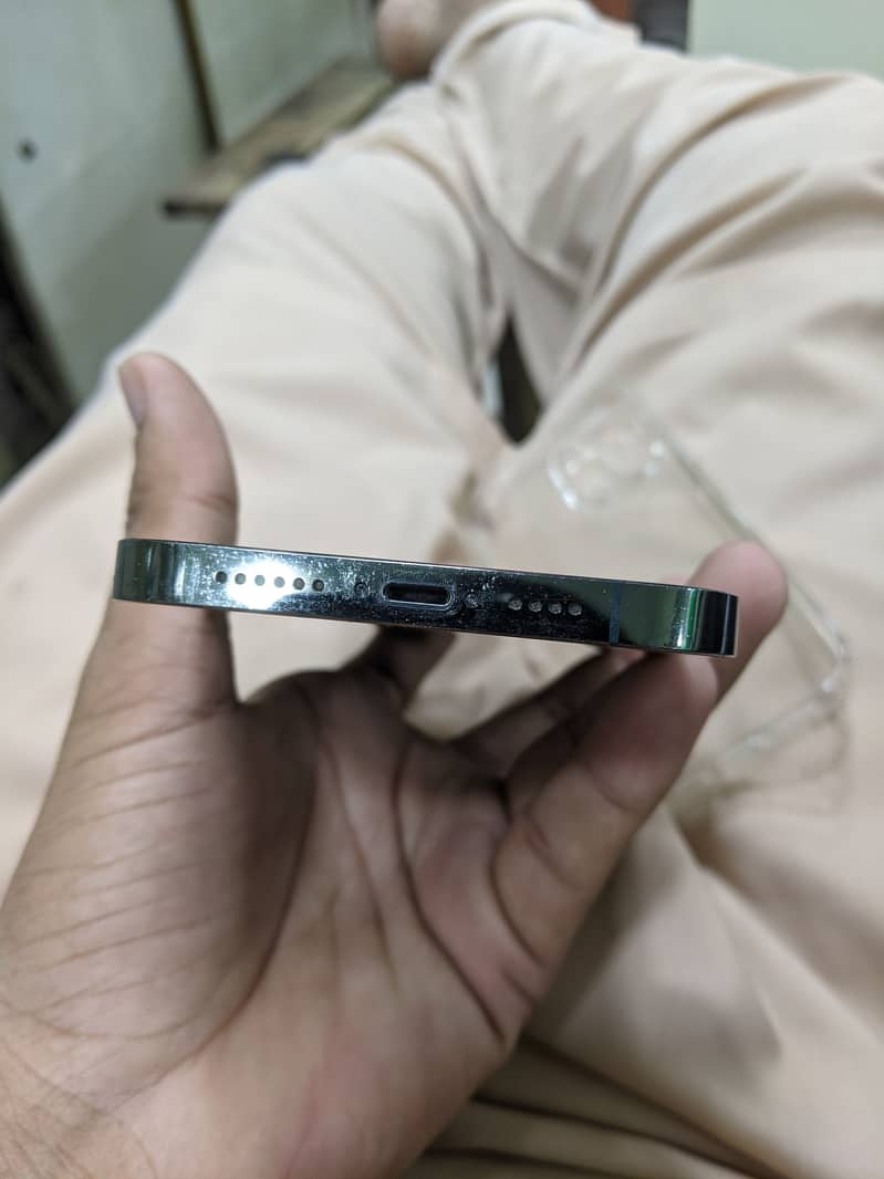 Apple iPhone 13 Pro Max 3