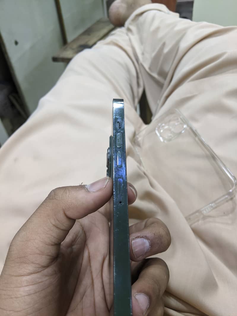 Apple iPhone 13 Pro Max 4