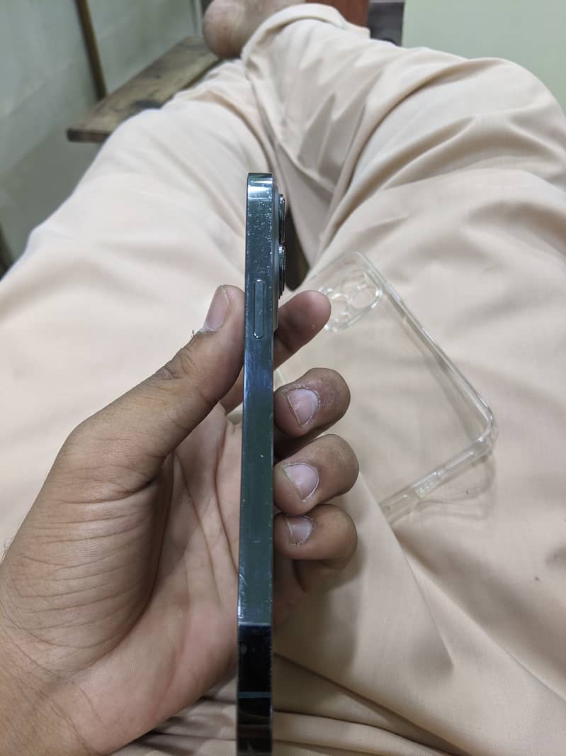 Apple iPhone 13 Pro Max 5