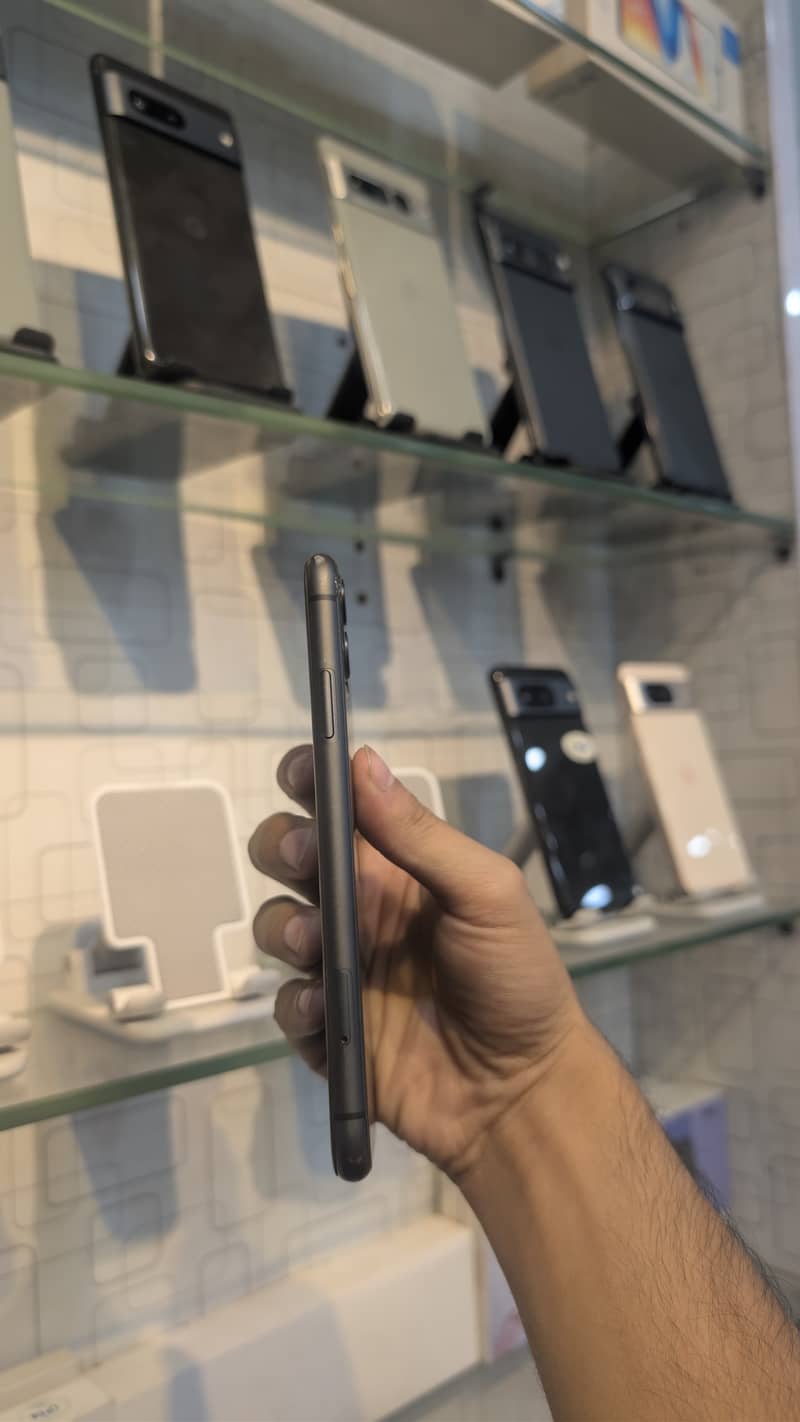Apple iPhone 11 jv 4