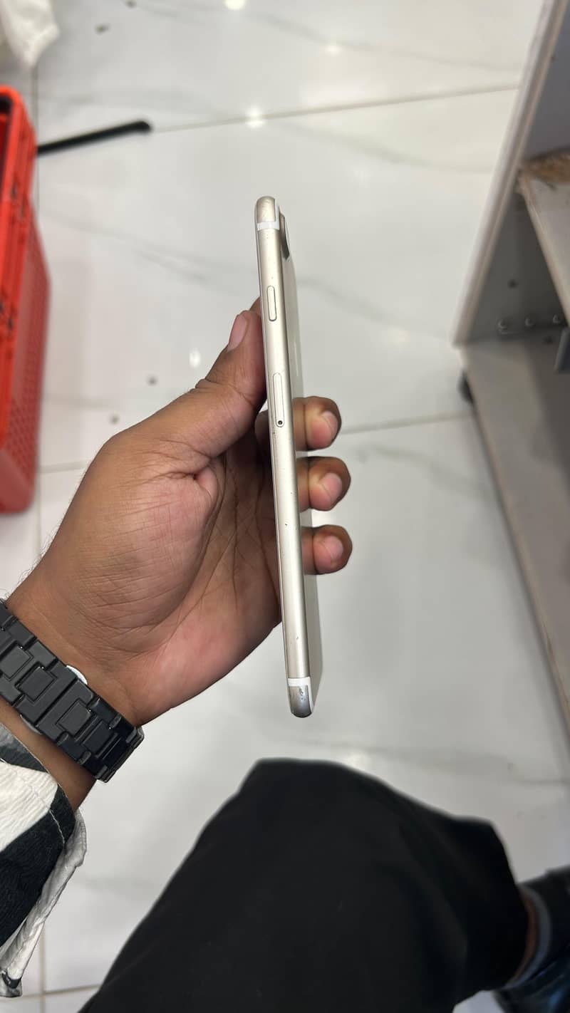 Apple iPhone 7 Plus 6
