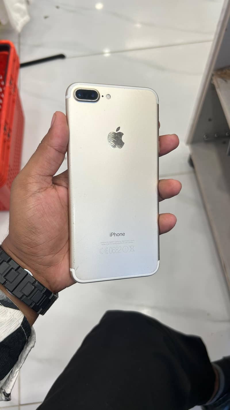 Apple iPhone 7 Plus 9