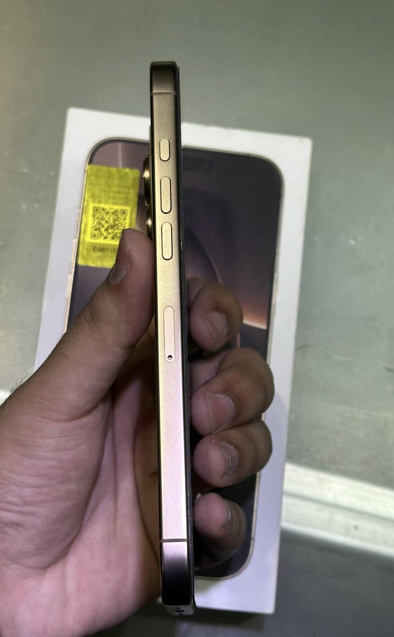 Apple iPhone 16 Pro Max 3