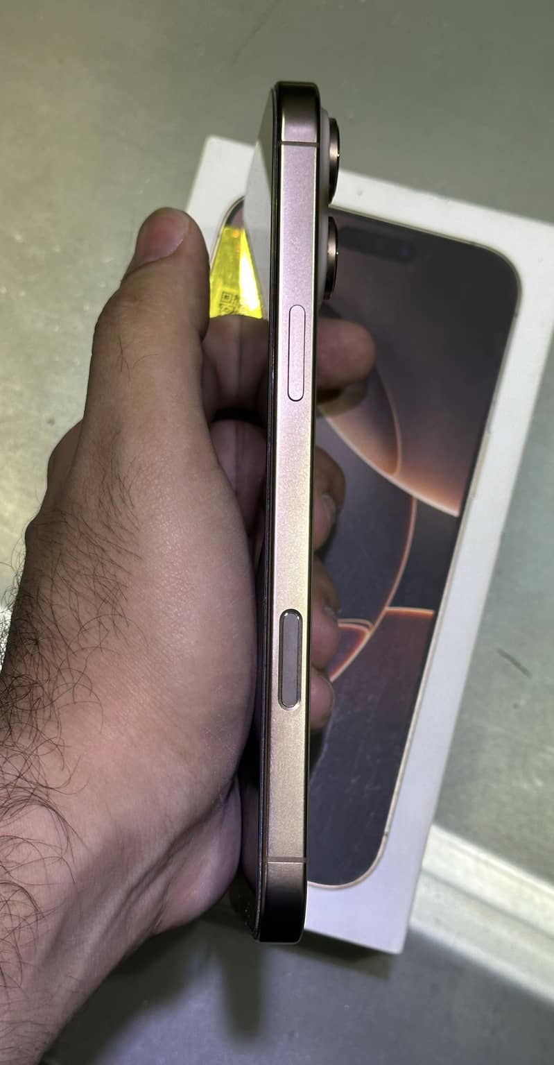 Apple iPhone 16 Pro Max 4