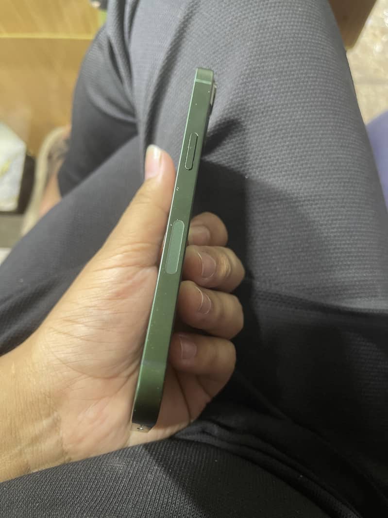 Apple iPhone 13 2