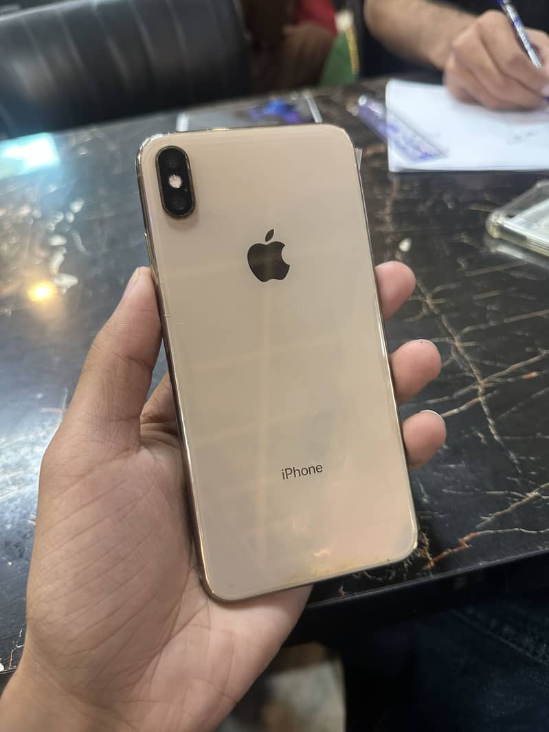 Apple iPhone XS Max 1