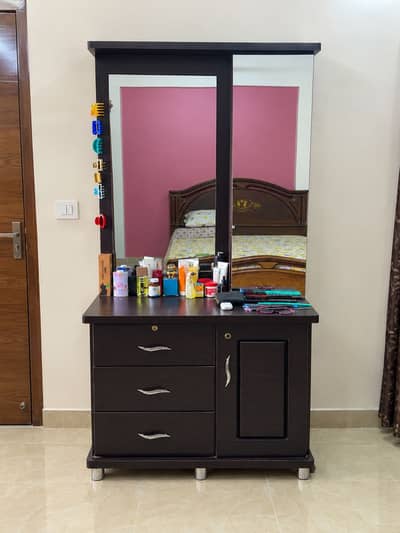 Dressing table