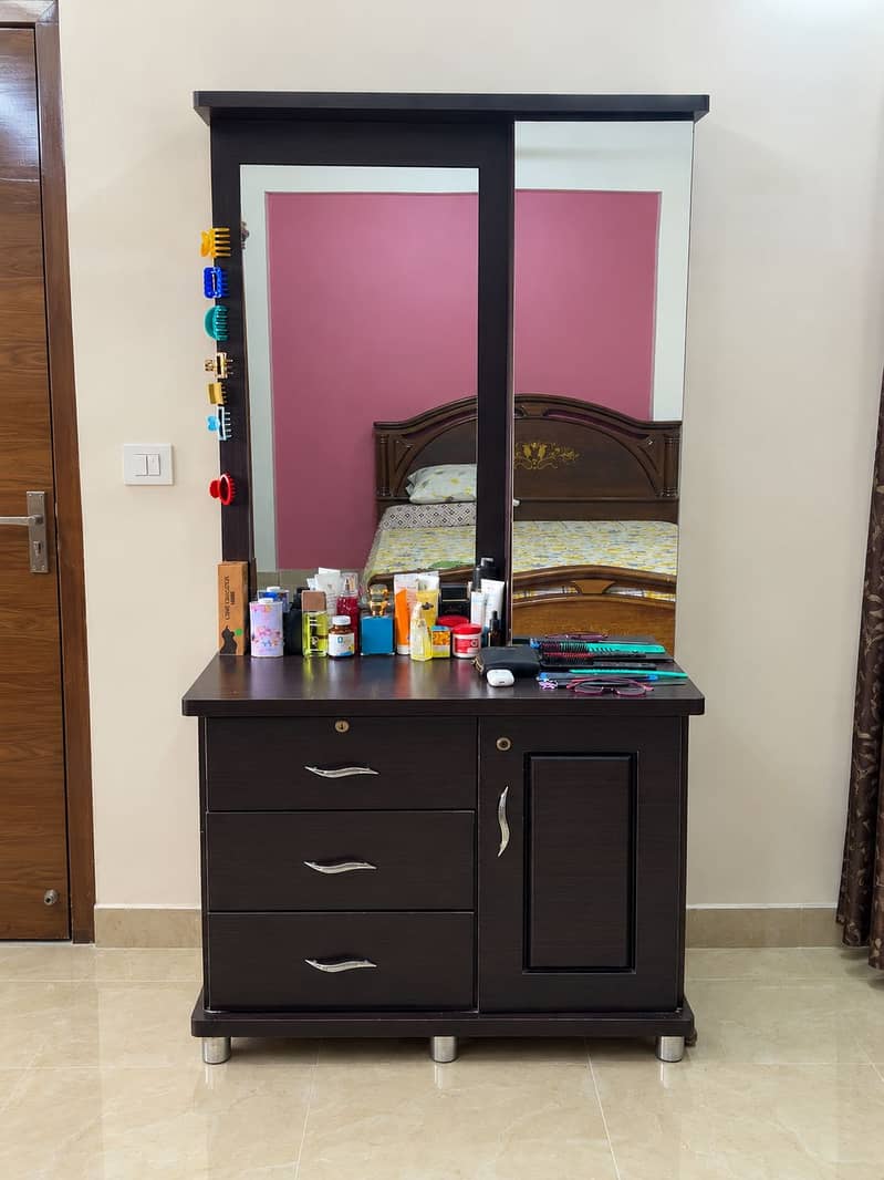Dressing table 0