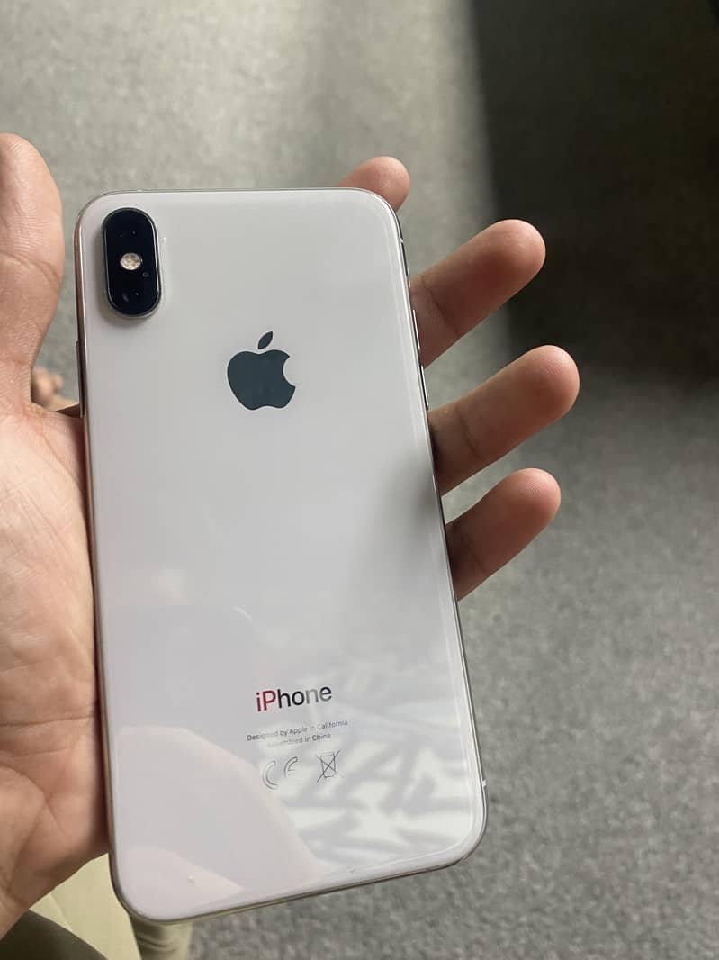 Apple iPhone Xs 2