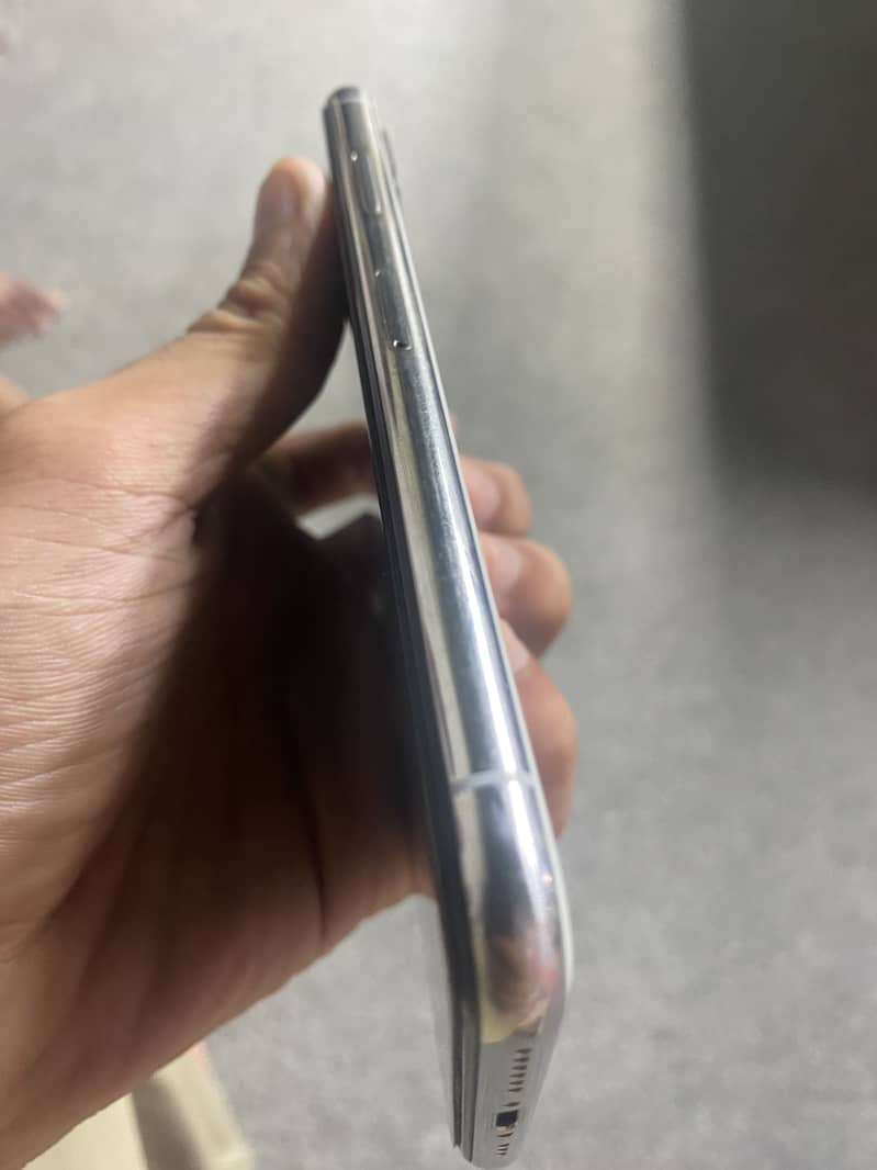 Apple iPhone Xs 3
