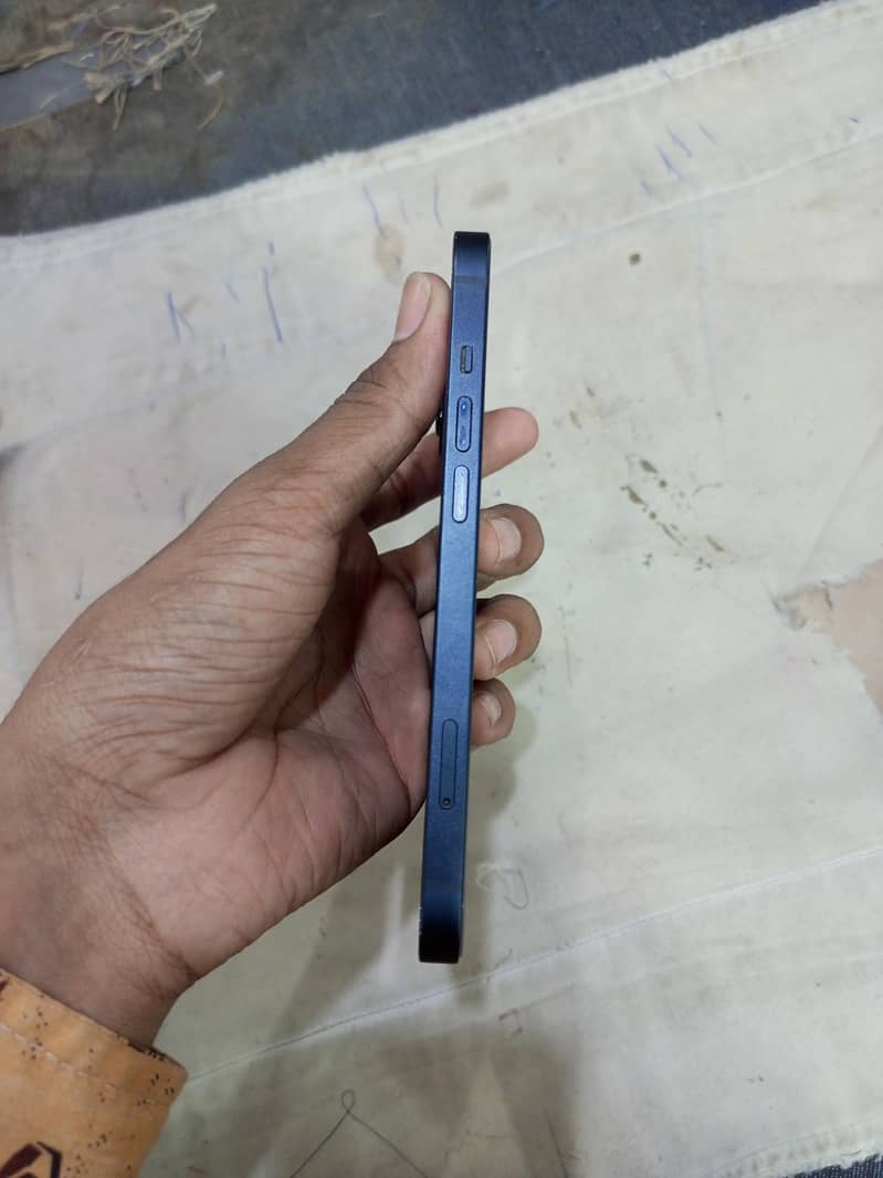 Apple iPhone 13 1