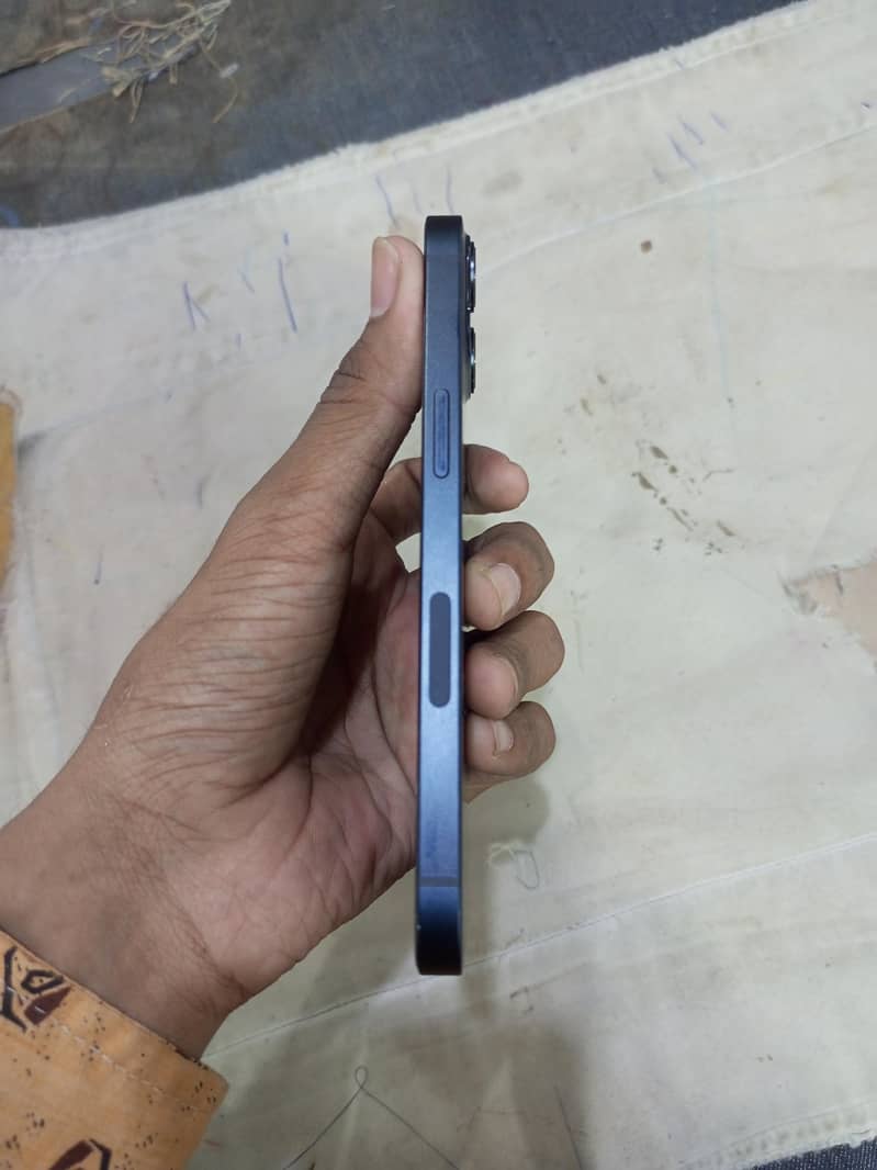 Apple iPhone 13 4