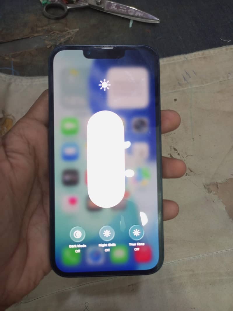 Apple iPhone 13 5