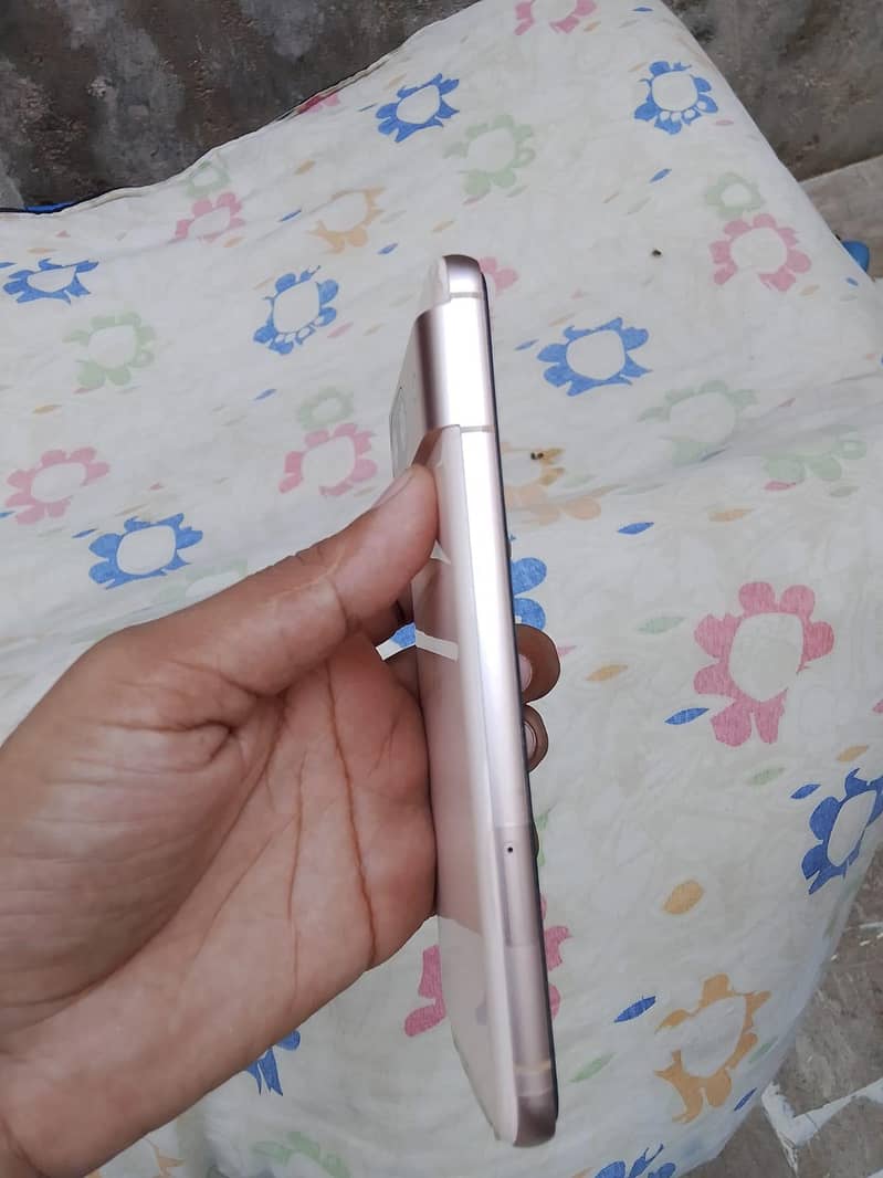 Google Pixel 8 4