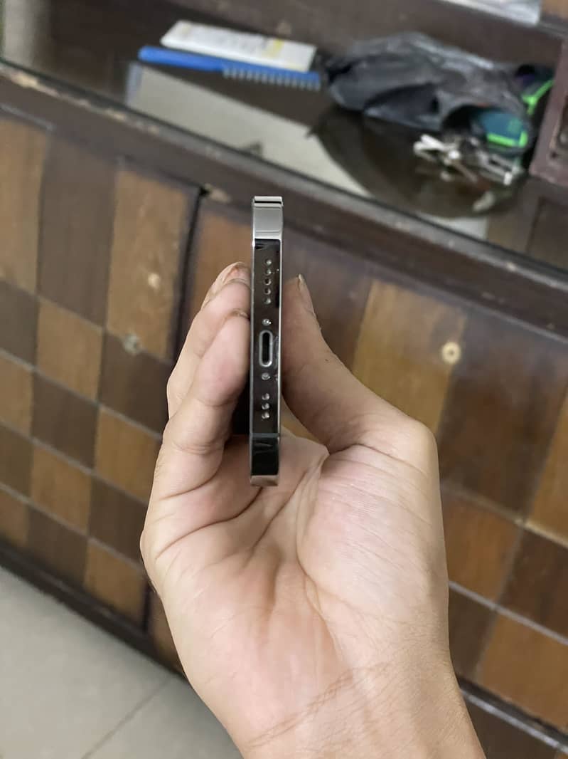 iPhone 12 Pro 1